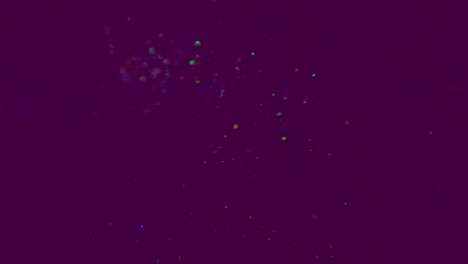 brillos purpúreos en el fondo en movimiento