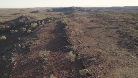 Imágenes-Aéreas-Sobre-Colinas-Rocosas-Cerca-De-Broken-Hill,-Nueva-Gales-Del-Sur,-Ausralia