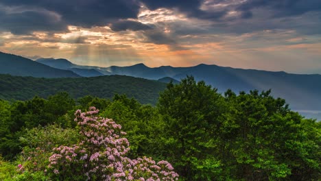 Zeitraffer-Von-Wolken-über-Blue-Ridge-Mountains-In-Asheville,-North-Carolina