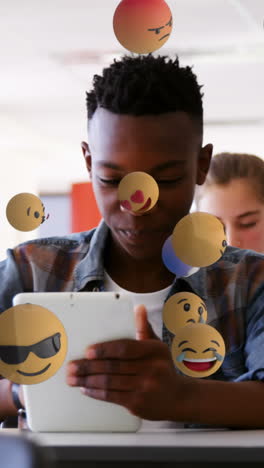 animación de emoticones sobre diversos estudiantes en la clase utilizando tabletas