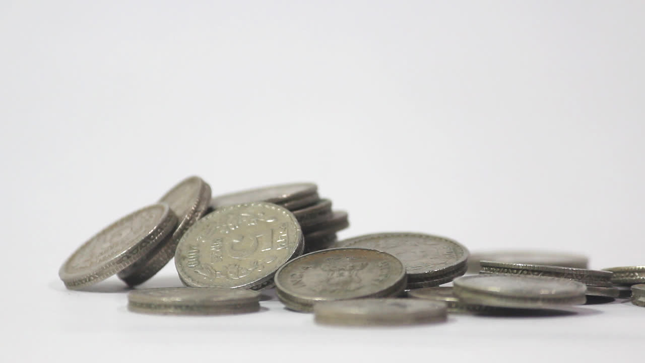 una apuesta de rupias indias cinco monedas primer plano