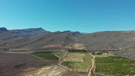 4x4-pickup-truck-driving-on-dirt-roads-on-mountain-passes-in-the-Cederberg-with-some-scenic-views-and-landscape