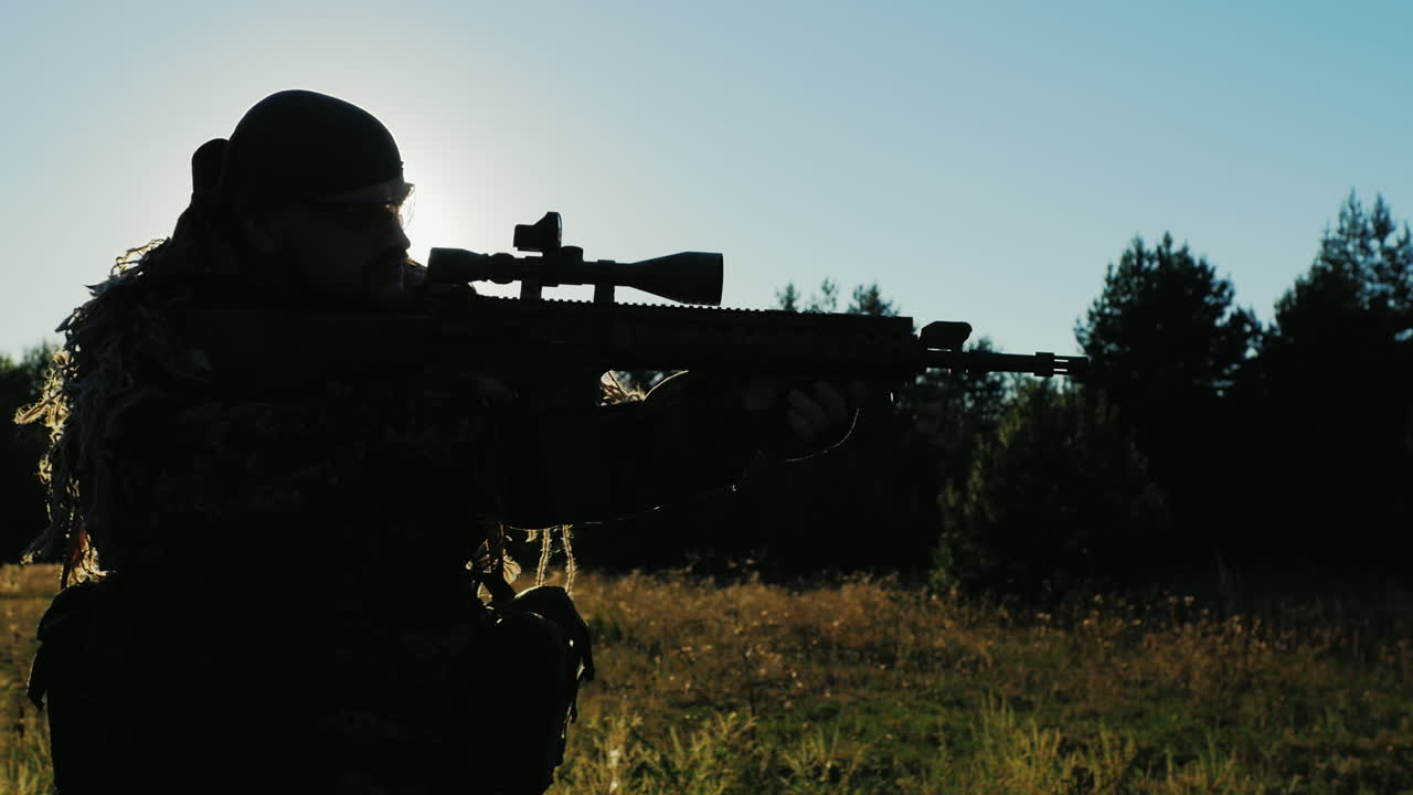 플레이어는 공기총과 함께 제공됩니다. 라이플을 통해 태양이 빛납니다.