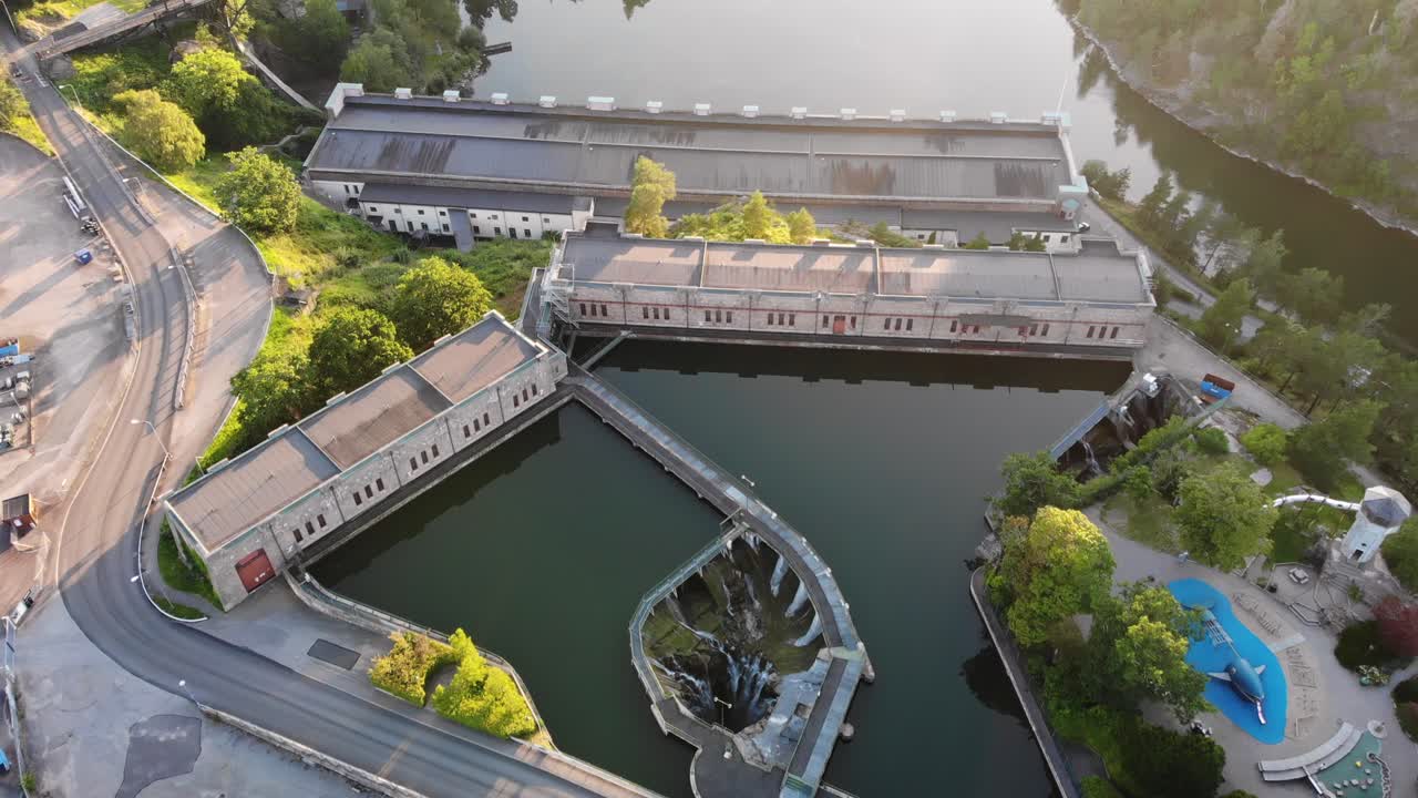 hermosa luz del atardecer en olidan, la primera central hidroeléctrica nacional sueca