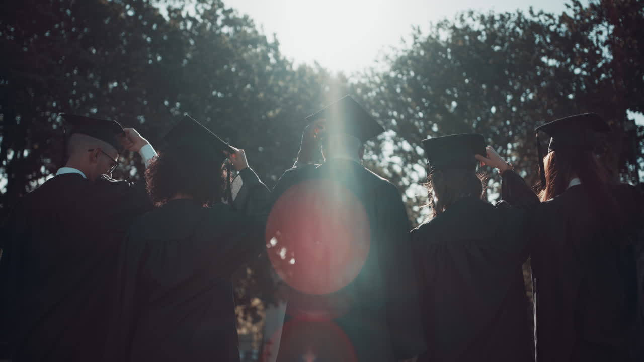 높은 목표를 세우고 거기에 도달하기 위해 열심히 일하세요.