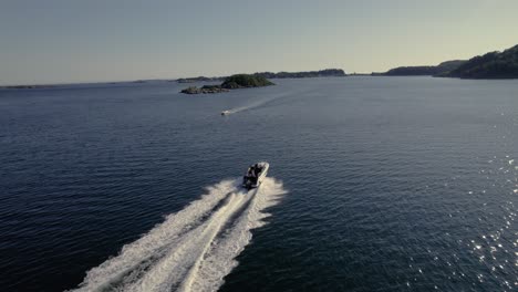 Dron-Disparó-Persiguiendo-Barco-Conduciendo-5