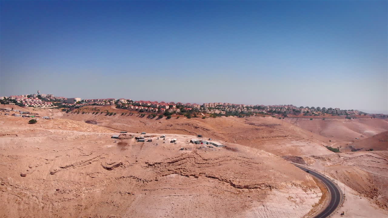 Avamposto beduino vicino alla città israeliana di Ma'ale Adumim, vista aerea
