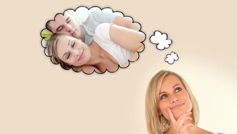 una mujer rubia pensando en su novio.
