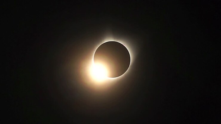 During a solar eclipse, the last vestiges of sunlight disappear and the diamond ring effect heralds the beginning of totality