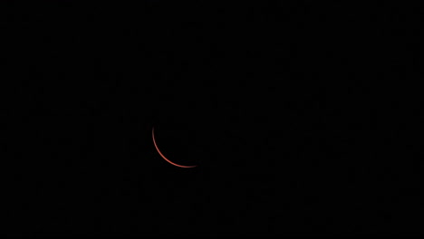 Durante-Un-Eclipse-Solar,-Los-últimos-Vestigios-De-Luz-Solar-Desaparecen-Y-El-Efecto-Del-Anillo-De-Diamantes-Presagia-El-Comienzo-De-La-Totalidad.