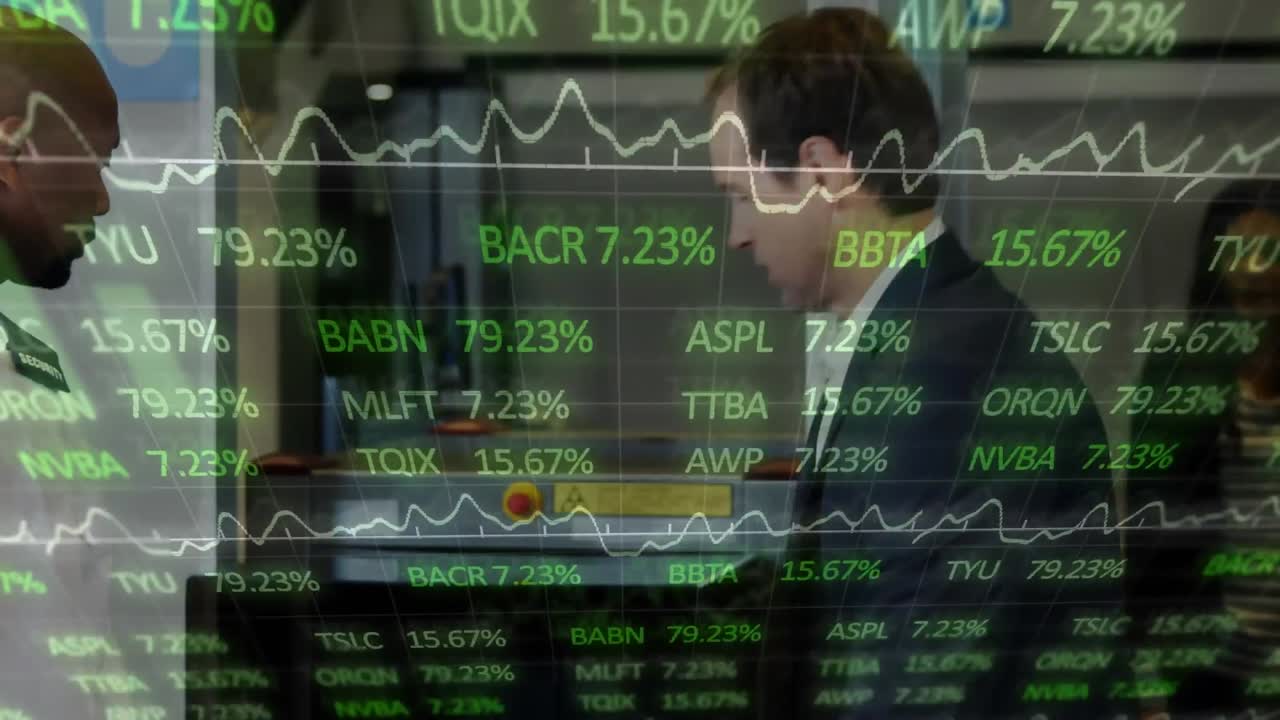Animasjon av behandling av aksjemarkedsdata over kaukasisk forretningsmann som går gjennom sikkerhetskontroll