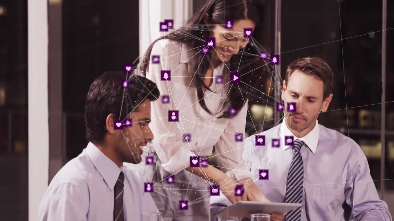 animación de la red de conexiones entre diversas personas de negocios en la oficina