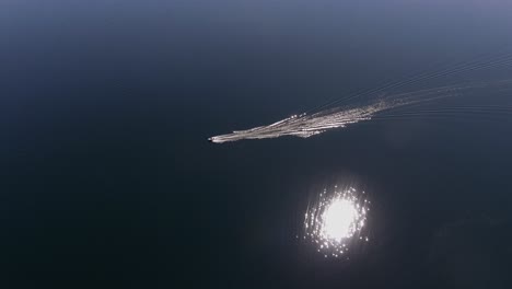 Rotating-aerial-of-a-motorboat-with-two-waterskiers-in-tow