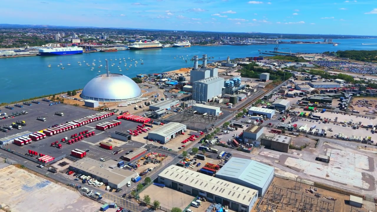O Parque Industrial Marchwood é um importante complexo comercial situado ao longo de Southampton Water em Hampshire, Inglaterra. O local apresenta pátios de logística, instalações de distribuição portuária e a Central Elétrica de Marchwood.