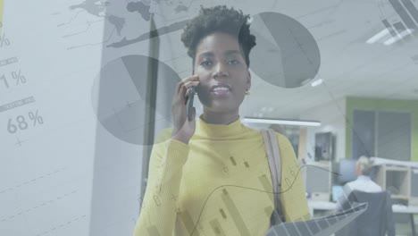 Animation-Der-Finanzdatenverarbeitung-über-Eine-Afroamerikanische-Geschäftsfrau-Mit-Smartphone