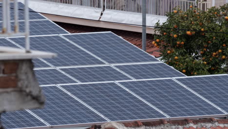 Timelapse-De-Batería-Solar-En-El-Techo-De-La-Casa