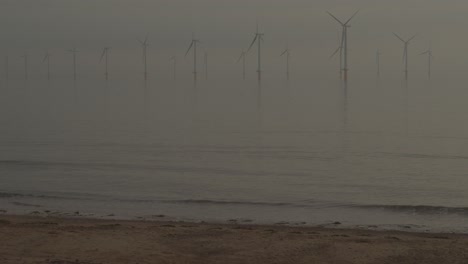 Ein-Offshore-Windpark-Im-Nordosten-Englands-Bei-Sonnenaufgang