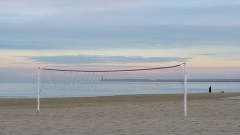 Cancha-De-Voleibol-De-Playa-Vacía