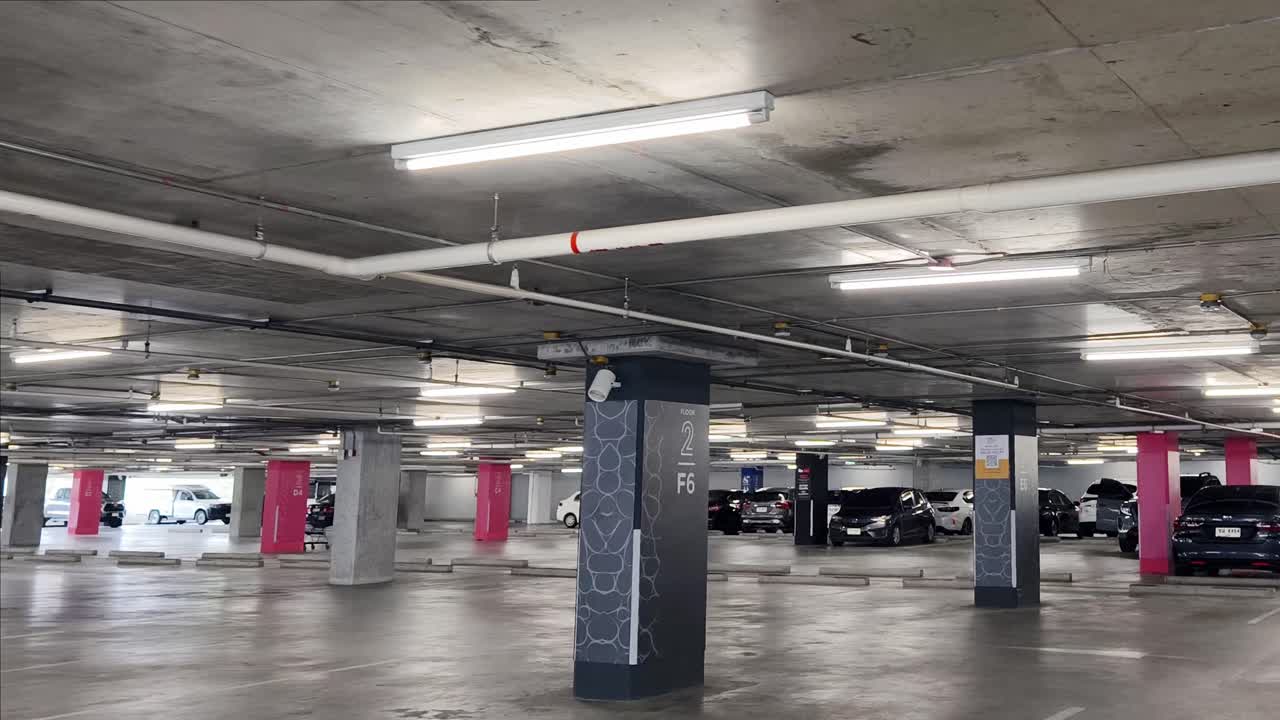 Garagem de estacionamento subterrânea