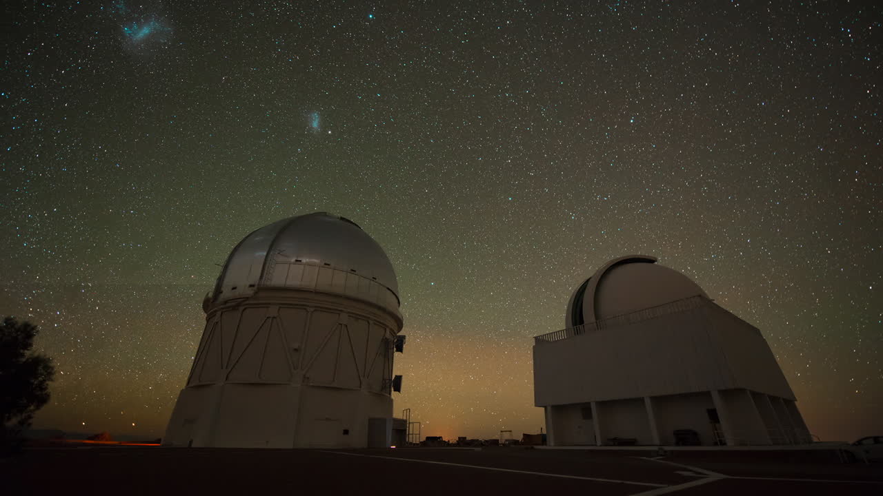 밤에 전망대의 아름다운 저속 촬영