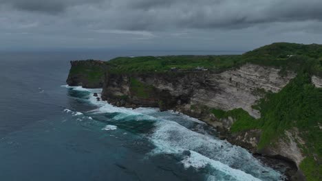 Dark-Storm-clouds-gather-over-steep-coastal-cliffs