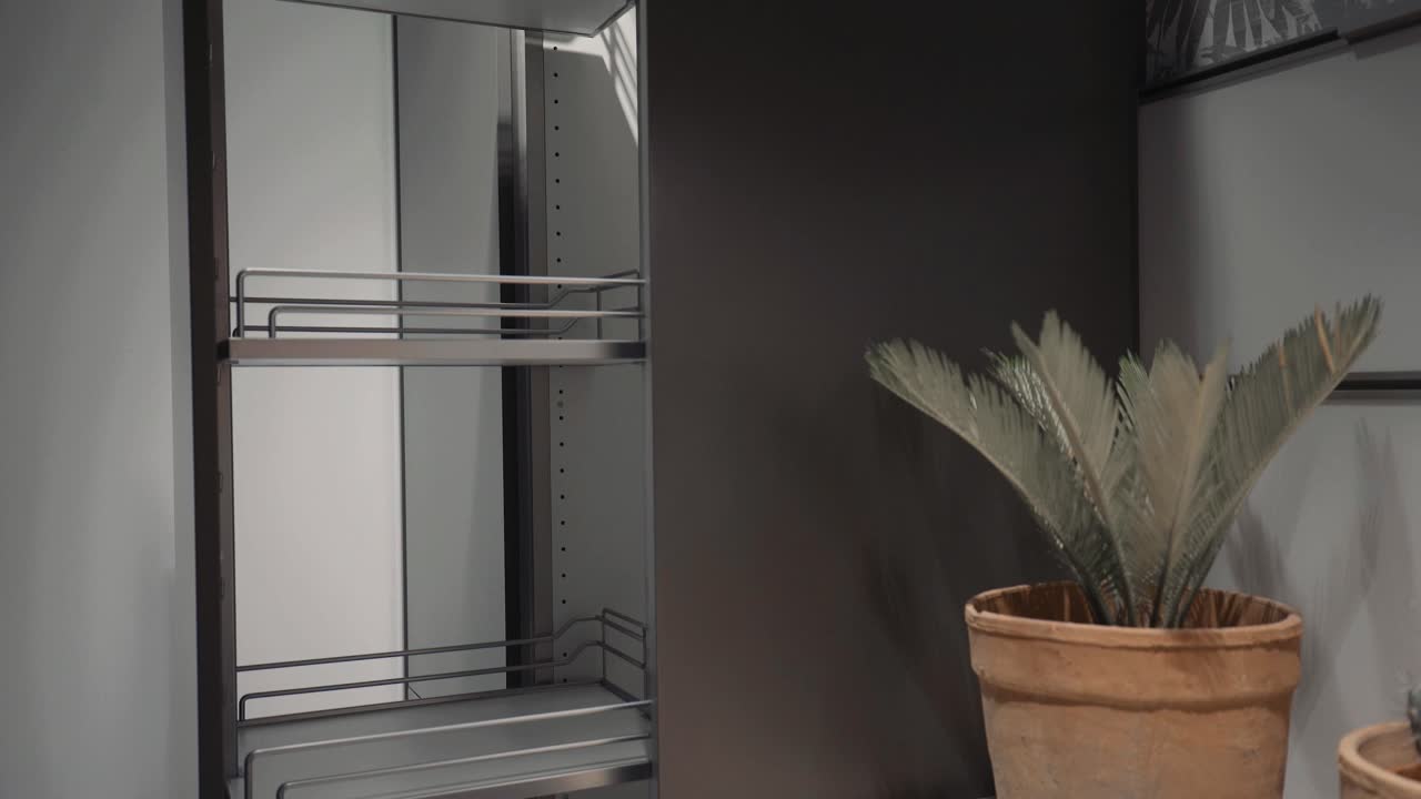 кухонные выставочные полки вытаскиваются из гимбального выстрела