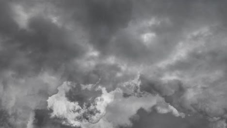 Blick-Auf-Gewitterwolken-Bei-Nacht