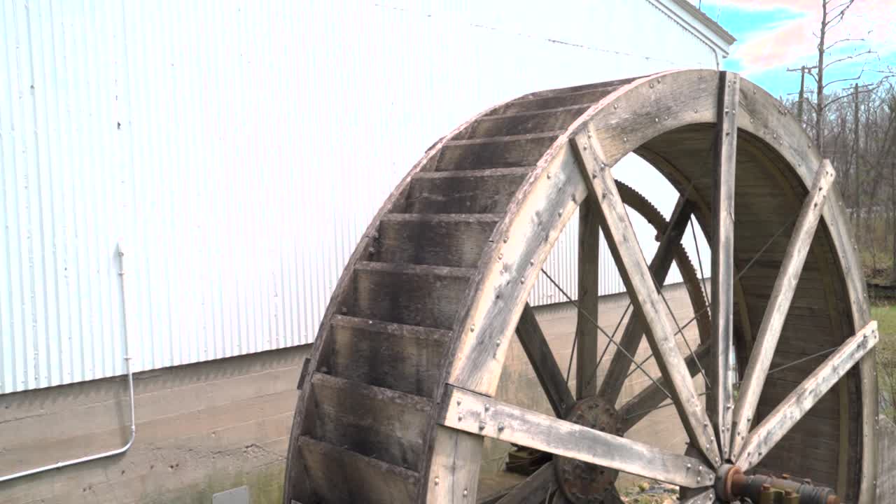 водяное колесо от старой мельницы в уолкотте