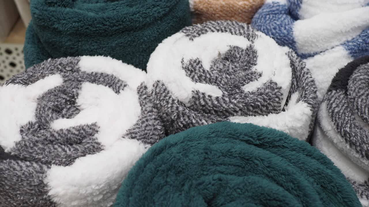 굴러진 담요 전시