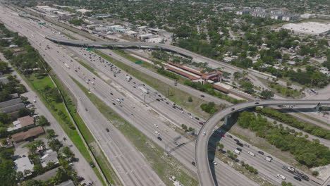 vista panorámica con la autopista ocupada