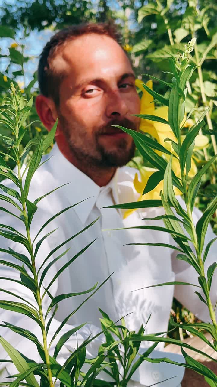 정원 에 있는 사람