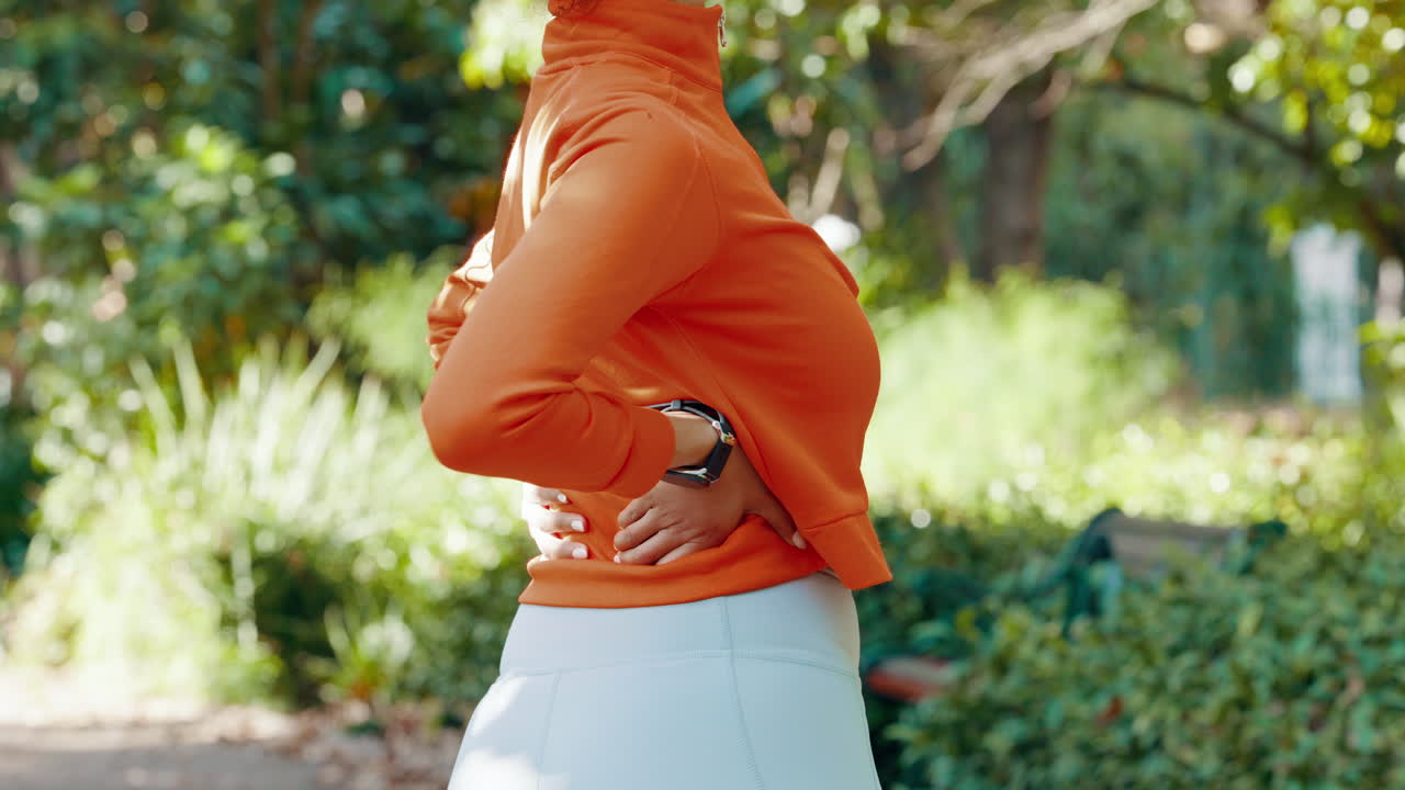 estiramiento, masaje y calentamiento con la mujer antes