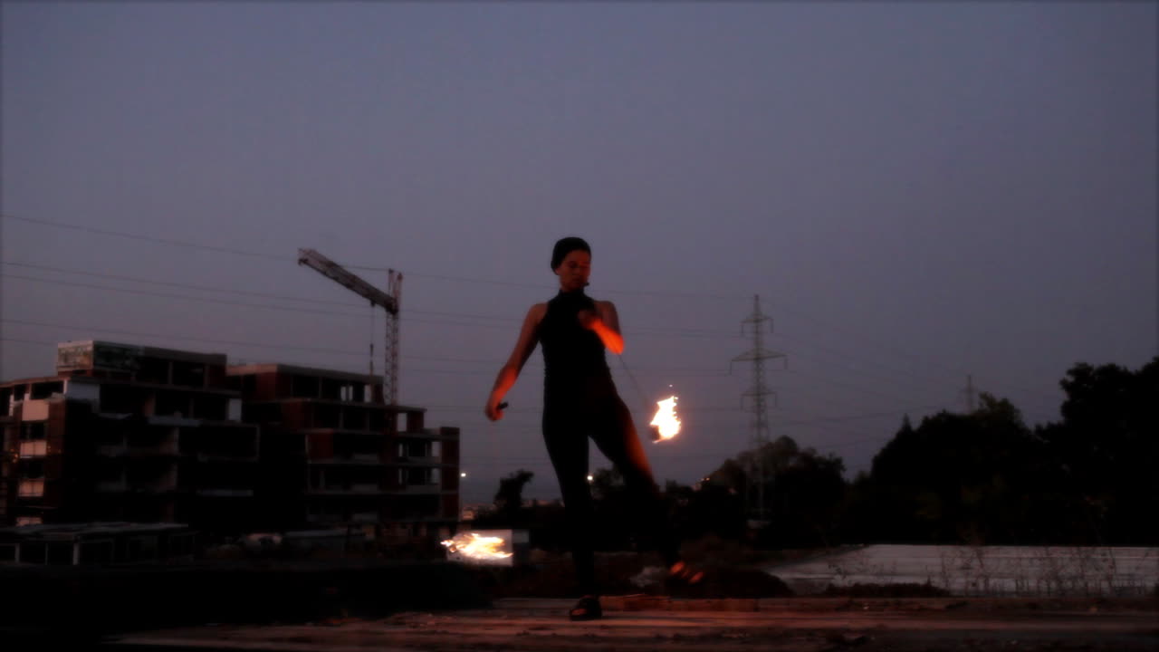 불로 춤추는 여자 03