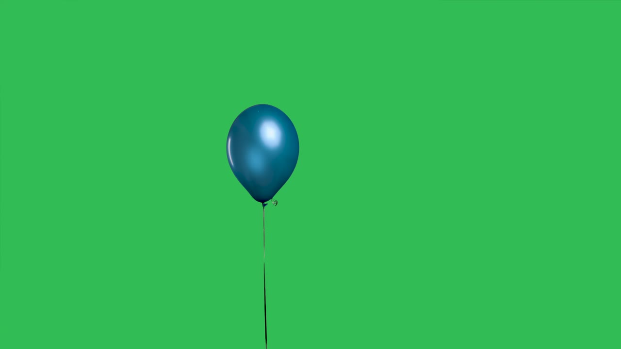 globo azul colgando en el aire contra el fondo de una pantalla verde clave de croma. colorido globo de helio en una cinta. cumpleaños, decoración de fiesta, fiesta, sorpresa, regalo. cámara lenta