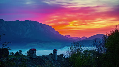 Lapso-De-Tiempo-De-Nubes-Pasando-Sobre-Attersee,-Austria-Al-Atardecer