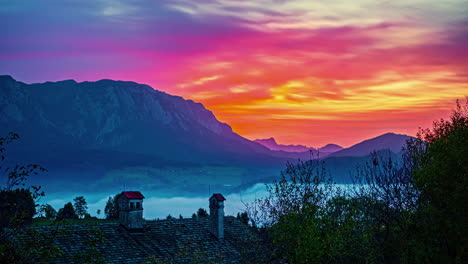lapso de tiempo de las nubes que pasan sobre attersee, austria al atardecer