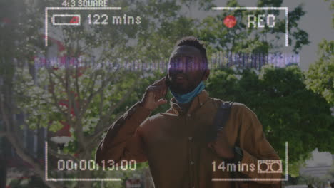 animación de la interfaz de grabación de video, con un hombre con máscara facial usando un teléfono inteligente en una calle soleada