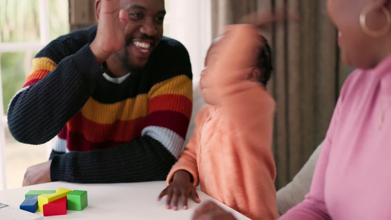 familia, niño y cinco en casa para la educación
