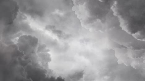 vista de una tormenta que golpea una nube de cumulonimbus que se acerca