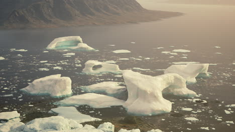 los icebergs en groenlandia