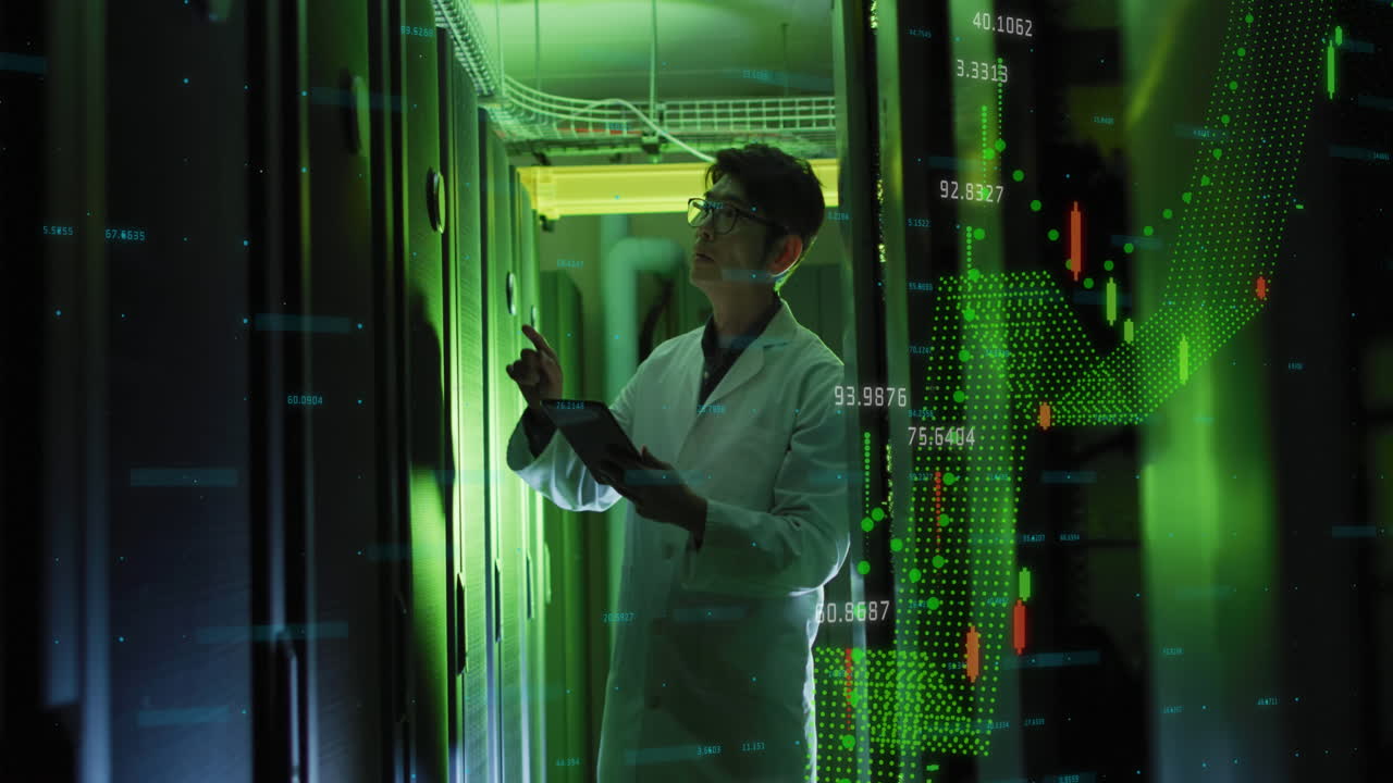 procesamiento de datos financieros contra un técnico de ti asiático con tableta digital trabajando en la sala de servidores