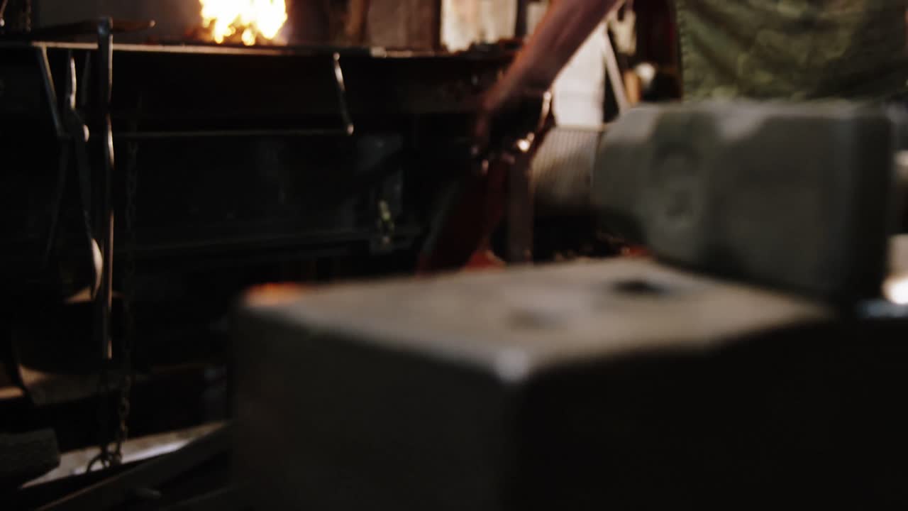 작업실 에서 일 하는 도자기