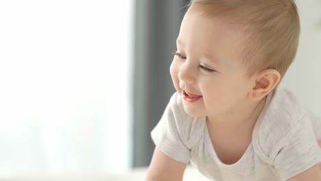 Close-up-of-crawling-baby-on-the-floor