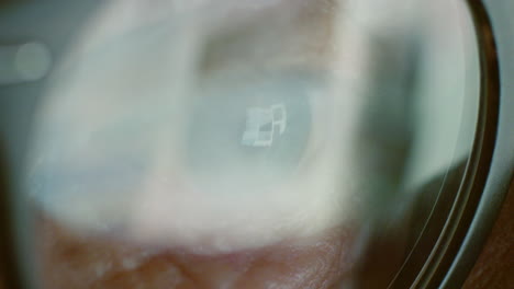 zoom, eyes with glasses reflection