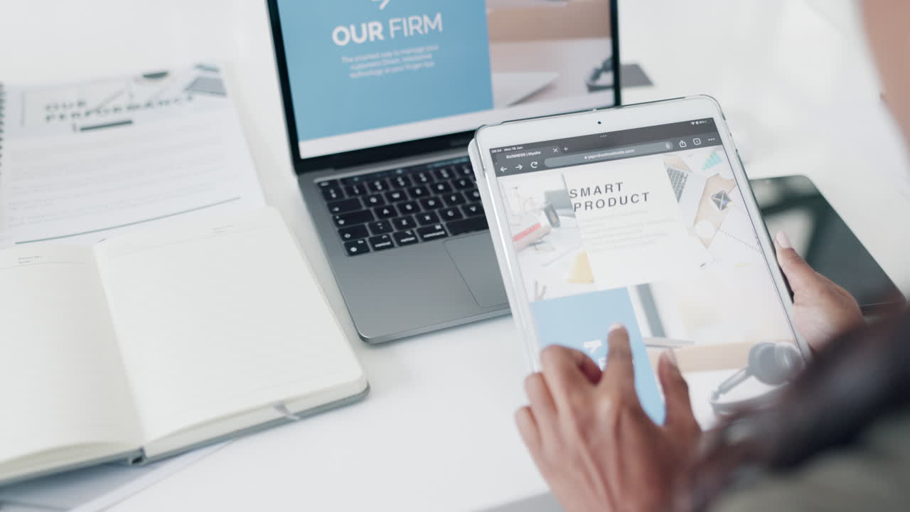 tableta, planificación y manos de una persona de negocios