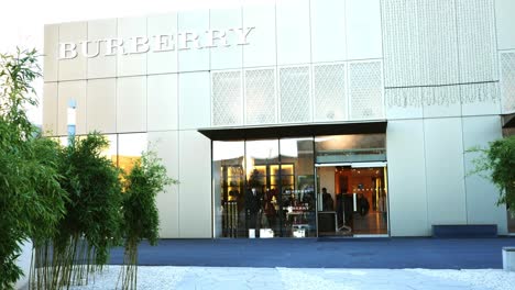 burberry store exterior