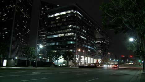 Una-Calle-Del-Centro-De-Los-Angeles-En-La-Noche-1