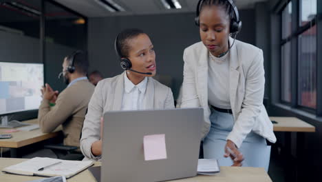 Mujeres-De-Negocios,-Documentos-Y-Ventas-De-Call-Center.