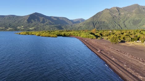 The-vast-Villarrica-Lake-with-the-mountains-in-the-background,-near-Araucania-in-Chile