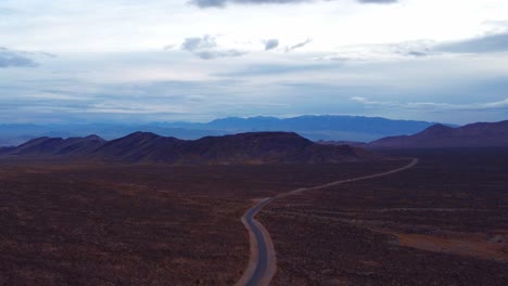 MOUNTAIN-HIGHWAY-UNDER-BLUE-GREY-WINTER-SKY-IN-SOUTHWEST-USA